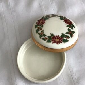 Mikasa  holiday elegance poinsettia covered trinket ring box porcelain used